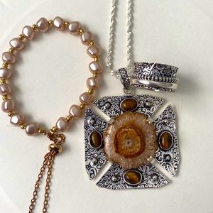 3 piece bundle . Pearl bracelet , tiger eye and solar quart , and spin ring